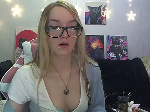 Snapshot of SecretSophia chatting on November 22, 2025, 8:52 pm SecretSophia online show from November 22, 2025, 8:52 pm