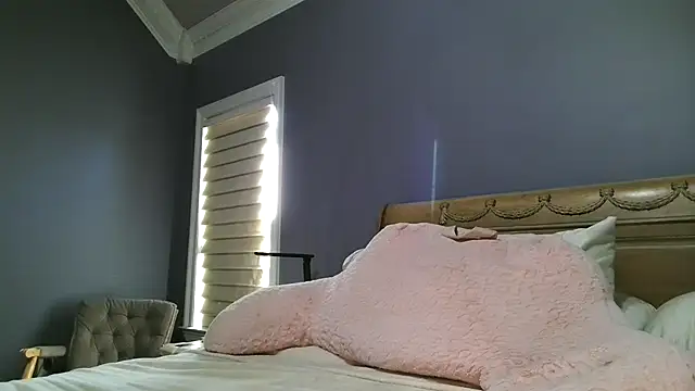 Lisaisluscious online show from June 10, 2026, 2:27 pm