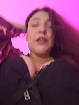 VickyHoult online show from May 2, 2026, 12:48 am