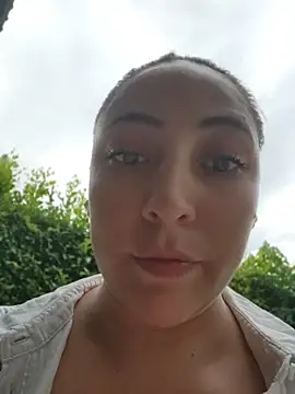 VickyHoult online show from July 11, 2026, 10:55 pm
