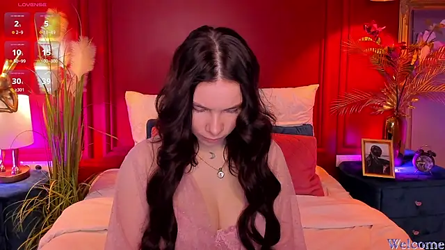 Snapshot of MiaMuse chatting on February 10, 2025, 8:21 pm MiaMuse online show from February 10, 2025, 8:21 pm