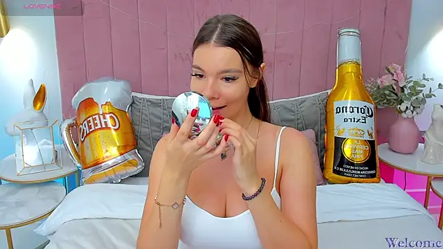 Snapshot of MiaMuse chatting on September 23, 2025, 12:19 pm MiaMuse online show from September 23, 2025, 12:19 pm