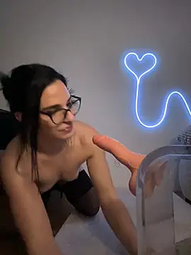 Snapshot of OIivia chatting on February 20, 2025, 10:04 pm OIivia online show from February 20, 2025, 10:04 pm