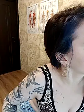 Snapshot of LazyTanukii chatting on November 7, 2025, 6:46 am LazyTanukii online show from November 7, 2025, 6:46 am