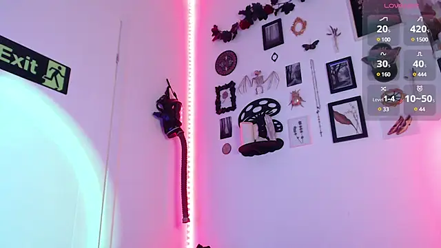 auroralatexprincess online show from February 3, 2025, 6:49 pm