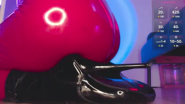 auroralatexprincess online show from February 6, 2025, 9:28 pm