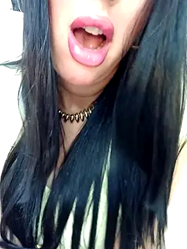 Snapshot of Queen_sousou chatting on November 7, 2025, 9:15 pm Queen sousou online show from November 7, 2025, 9:15 pm