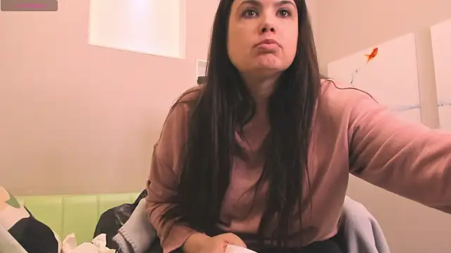 Snapshot of BattyMoll chatting on December 7, 2024, 4:03 pm BattyMoll online show from December 7, 2024, 4:03 pm