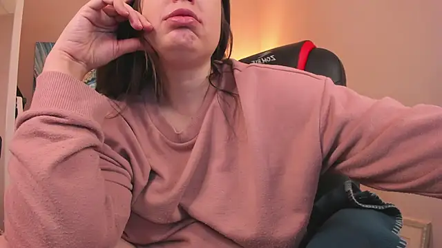 Snapshot of BattyMoll chatting on February 24, 2025, 2:19 am BattyMoll online show from February 24, 2025, 2:19 am