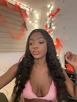 Snapshot of Vane_Rossee chatting on October 3, 2025, 11:35 pm Vane Rossee online show from October 3, 2025, 11:35 pm