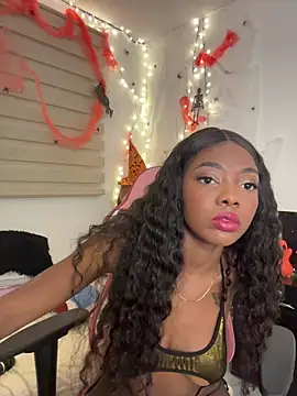 Snapshot of Vane_Rossee chatting on October 8, 2025, 11:35 pm Vane Rossee online show from October 8, 2025, 11:35 pm