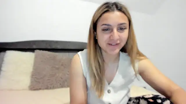 NicolePlay online show from March 18, 2026, 5:32 am