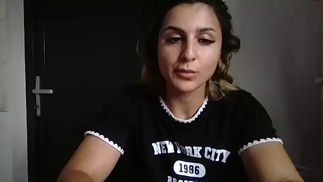 Snapshot of NicolePlay chatting on June 3, 2026, 2:33 pm NicolePlay online show from June 3, 2026, 2:33 pm