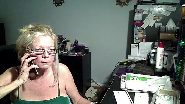 XTRAHORNYONE online show from May 6, 2026, 1:57 am