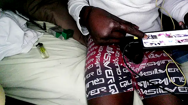 RinsingWood84 online show from February 3, 2026, 7:46 am