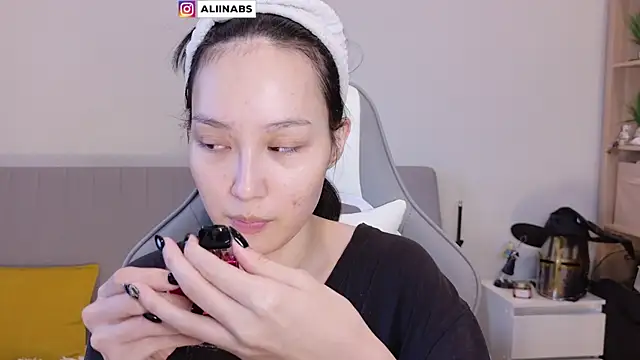 aliiiiiina online show from January 26, 2025, 3:48 am