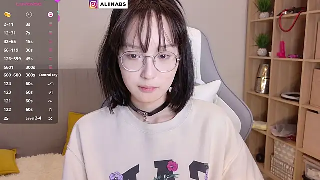 aliiiiiina online show from February 6, 2025, 7:07 pm