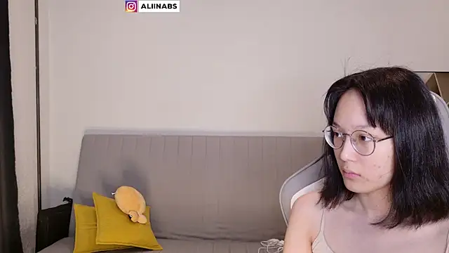 aliiiiiina online show from March 23, 2025, 2:04 am