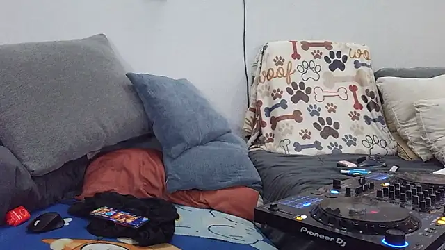 Snapshot of pyrowuff chatting on September 10, 2025, 6:35 am pyrowuff online show from September 10, 2025, 6:35 am