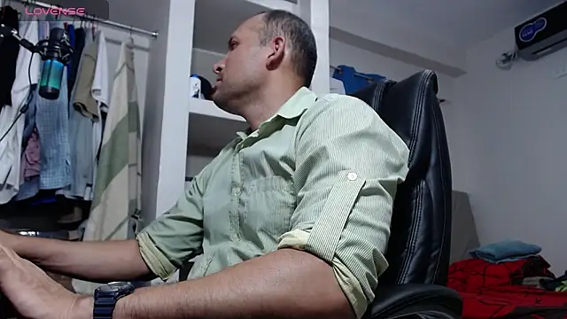 lewislamxxx hot online show from February 26, 2026, 11:15 pm