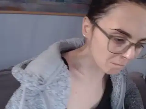 cleophee online show from February 17, 2025, 12:48 pm