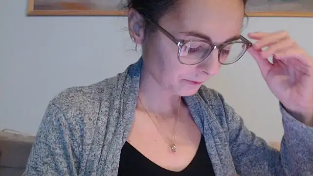 Snapshot of cleophee chatting on December 15, 2025, 7:01 am cleophee online show from December 15, 2025, 7:01 am