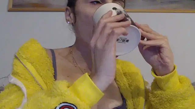 Snapshot of cleophee chatting on December 22, 2025, 6:43 am cleophee online show from December 22, 2025, 6:43 am