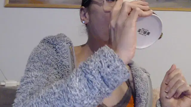 Snapshot of cleophee chatting on February 5, 2026, 6:51 am cleophee online show from February 5, 2026, 6:51 am