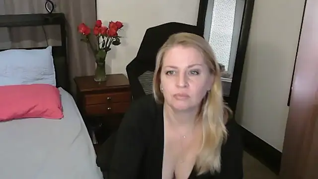 Snapshot of HollieBim chatting on June 2, 2026, 2:08 pm HollieBim online show from June 2, 2026, 2:08 pm
