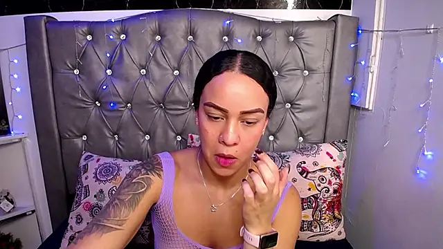 Snapshot of LAILAGUMMY chatting on January 24, 2025, 5:53 pm LAILAGUMMY online show from January 24, 2025, 5:53 pm