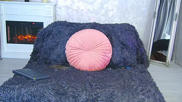 Snapshot of Michelle90u chatting on November 17, 2025, 5:08 pm Michelle90u online show from November 17, 2025, 5:08 pm