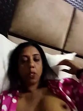 Mahi4luv online show from October 5, 2025, 11:24 pm