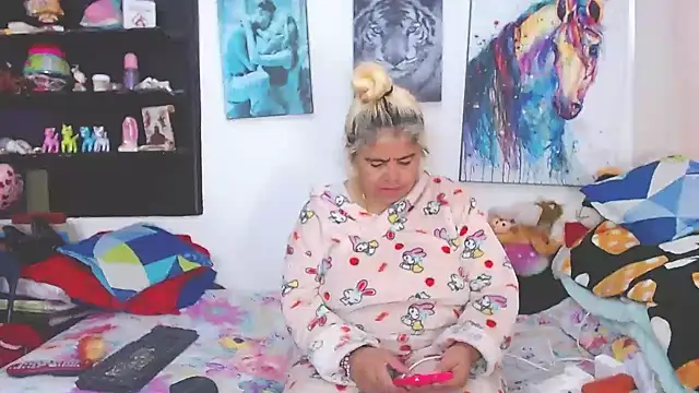 estrellita fugaz16x online show from March 8, 2025, 3:24 pm