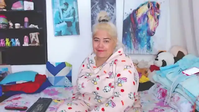 estrellita fugaz16x online show from March 14, 2025, 3:15 am