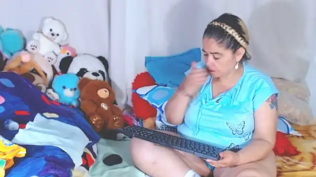 estrellita fugaz16x online show from October 5, 2025, 4:55 am