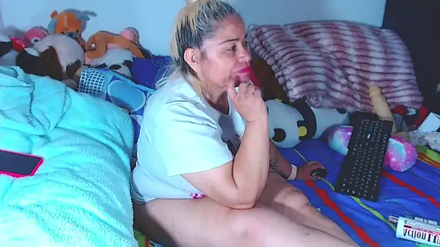 Snapshot of estrellita_fugaz16x chatting on June 5, 2026, 3:02 am estrellita fugaz16x online show from June 5, 2026, 3:02 am