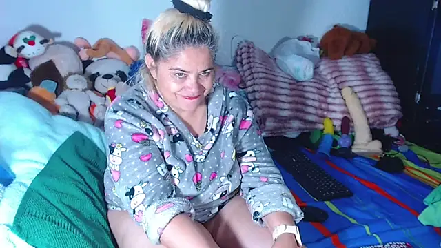 Snapshot of estrellita_fugaz16x chatting on June 11, 2026, 4:10 am estrellita fugaz16x online show from June 11, 2026, 4:10 am