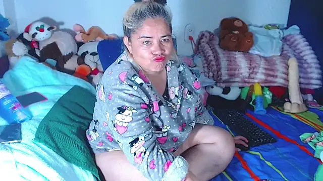 Snapshot of estrellita_fugaz16x chatting on June 12, 2026, 4:33 am estrellita fugaz16x online show from June 12, 2026, 4:33 am