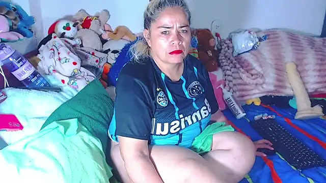 Snapshot of estrellita_fugaz16x chatting on June 19, 2026, 3:44 am estrellita fugaz16x online show from June 19, 2026, 3:44 am
