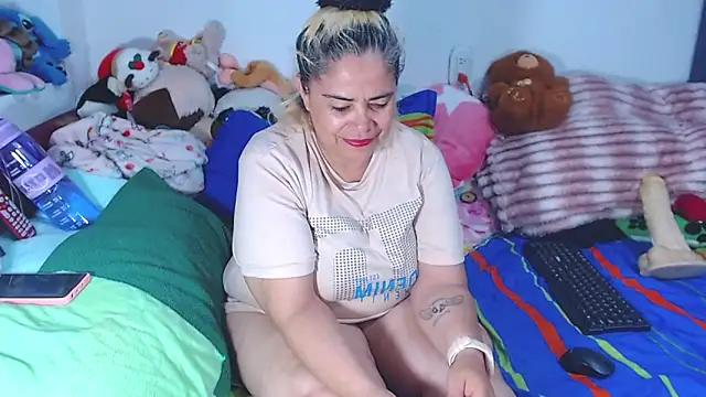 Snapshot of estrellita_fugaz16x chatting on June 21, 2026, 5:21 am estrellita fugaz16x online show from June 21, 2026, 5:21 am