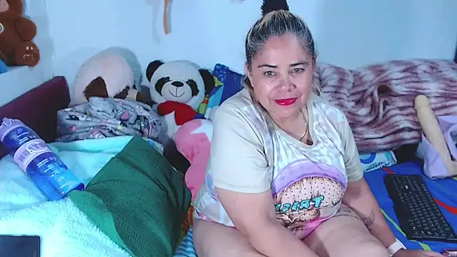 Snapshot of estrellita_fugaz16x chatting on June 29, 2026, 5:35 am estrellita fugaz16x online show from June 29, 2026, 5:35 am