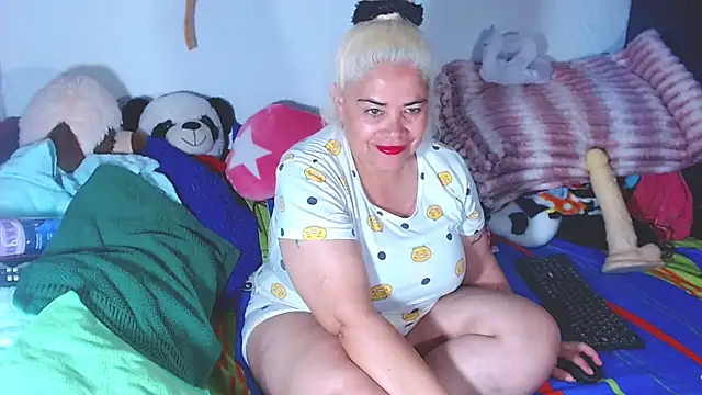Snapshot of estrellita_fugaz16x chatting on July 10, 2026, 4:06 am estrellita fugaz16x online show from July 10, 2026, 4:06 am