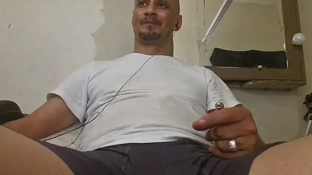 Snapshot of leonar0101 chatting on September 26, 2025, 3:49 pm leonar0101 online show from September 26, 2025, 3:49 pm