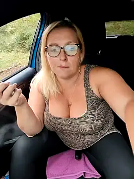 winniess40 online show from September 18, 2025, 8:38 am