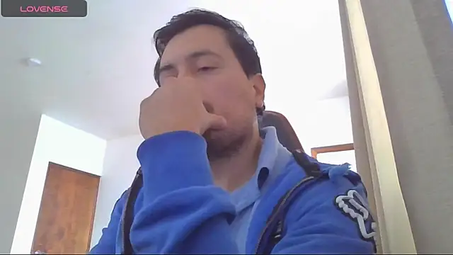 Snapshot of Alcastillov1 chatting on February 8, 2025, 10:29 pm Alcastillov1 online show from February 8, 2025, 10:29 pm