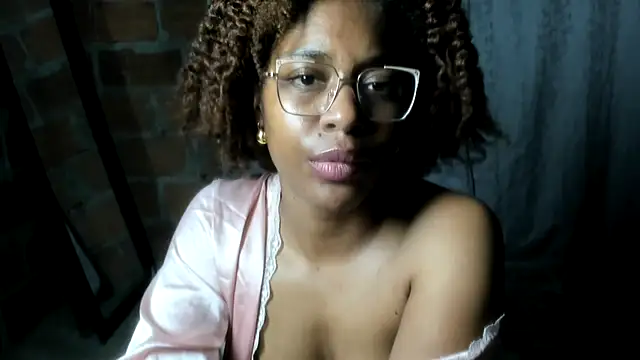 Snapshot of thaimy_ chatting on June 25, 2026, 5:12 am thaimy online show from June 25, 2026, 5:12 am