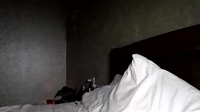 Snapshot of JulianaGold1 chatting on January 10, 2026, 9:52 pm JulianaGold1 online show from January 10, 2026, 9:52 pm