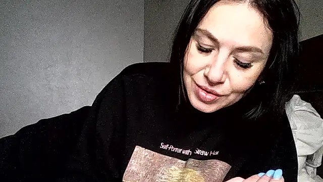 Snapshot of JulianaGold1 chatting on February 15, 2026, 9:19 am JulianaGold1 online show from February 15, 2026, 9:19 am