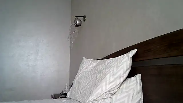 Snapshot of JulianaGold1 chatting on February 18, 2026, 8:21 am JulianaGold1 online show from February 18, 2026, 8:21 am