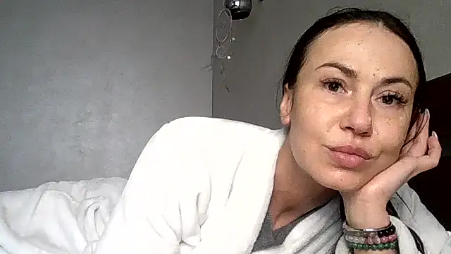 JulianaGold1 online show from March 29, 2026, 6:46 am
